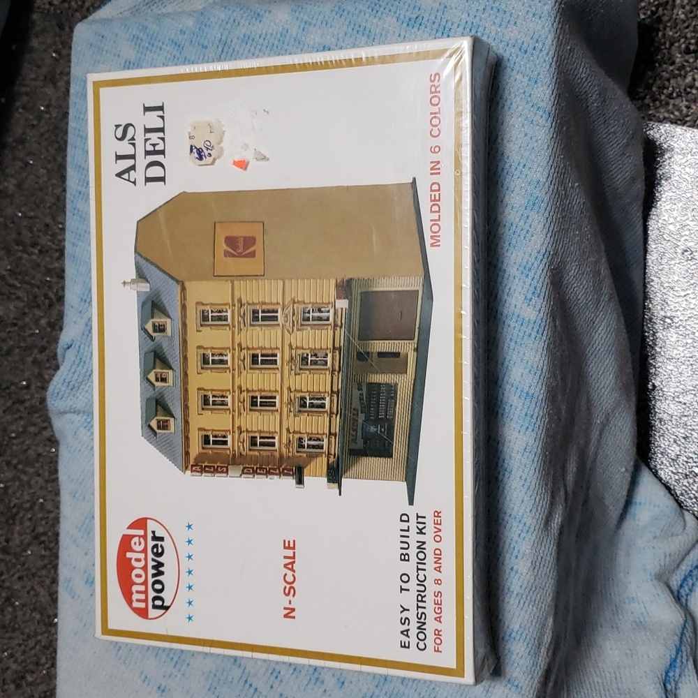 N Scale Vintage Model Power No. 1538 Al's Deli Building Kit, Sealed